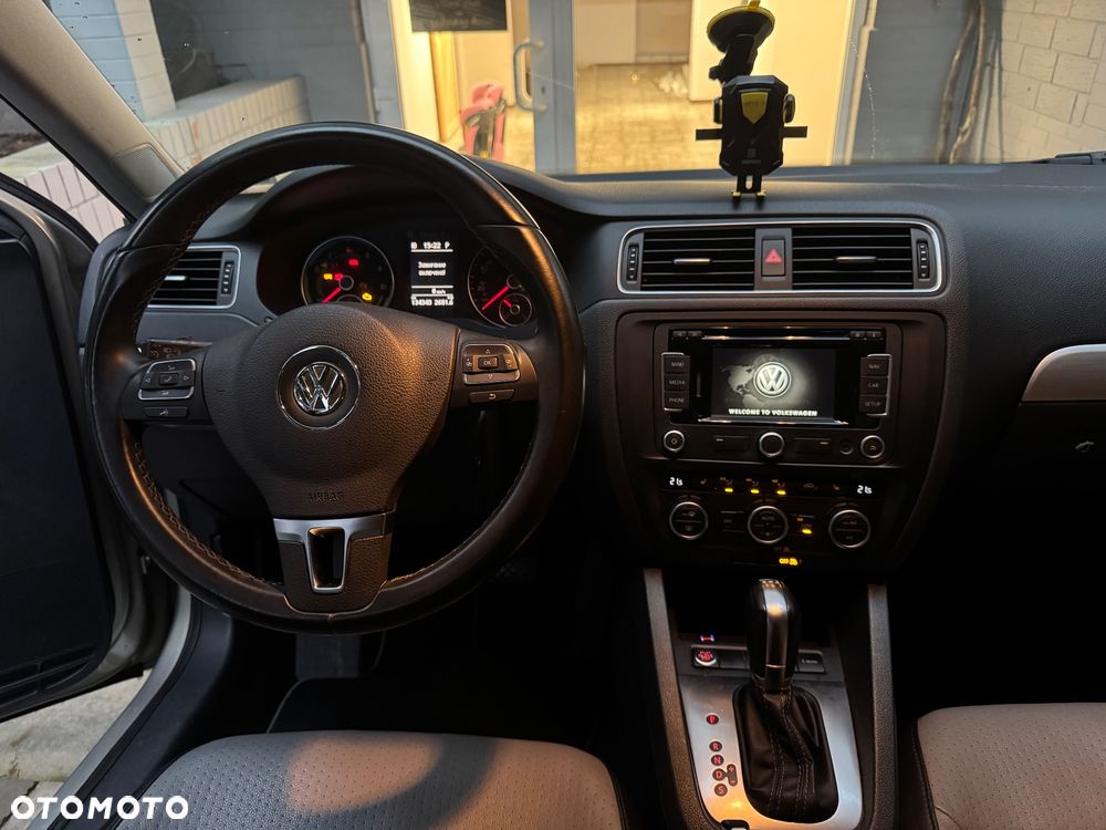 Volkswagen Jetta - 30