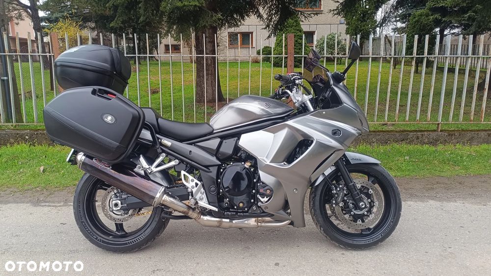 Suzuki GSX - 12
