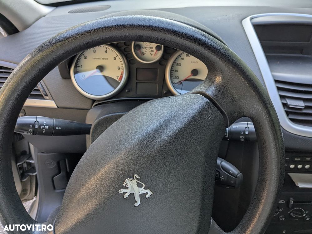 Peugeot 207 1.4E Urban - 8