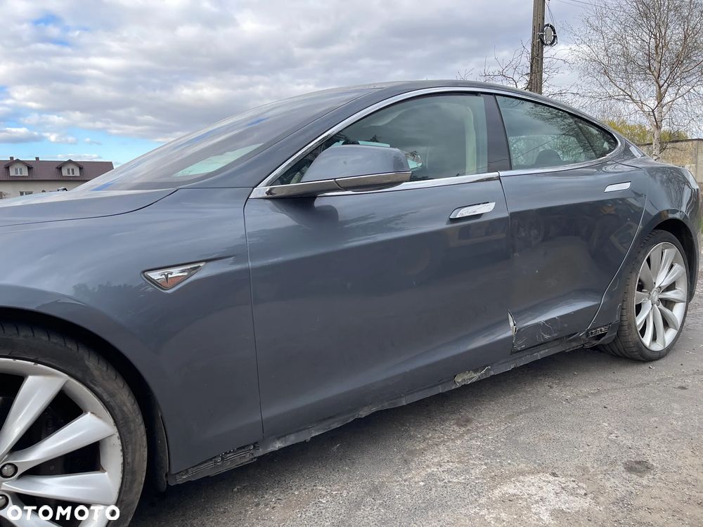 Tesla Model S - 35