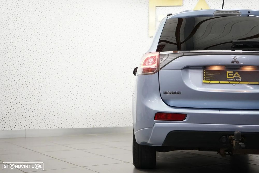 Mitsubishi Outlander 2.0 4WD - 7