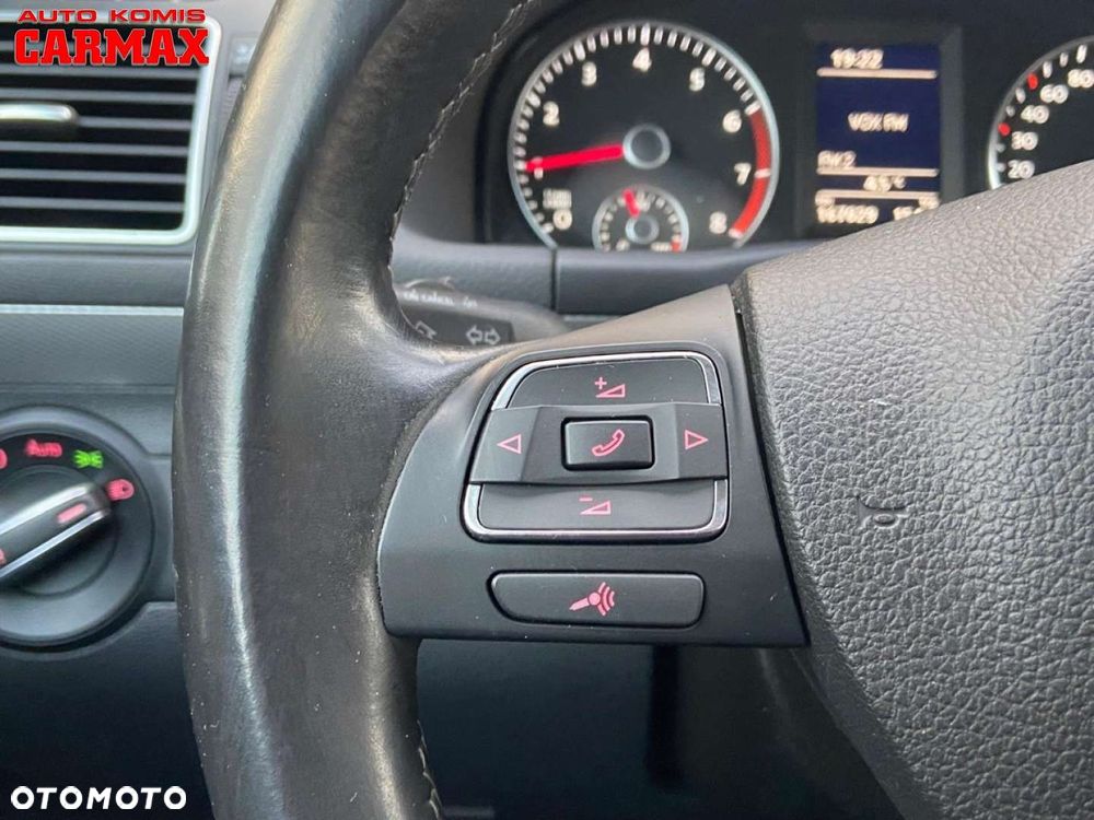 Volkswagen Touran - 15