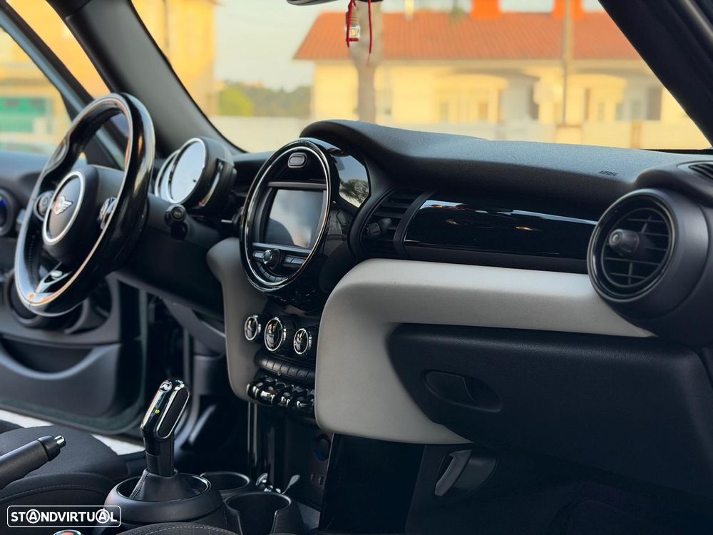MINI 5 Portas Cooper D 4Business Auto - 18