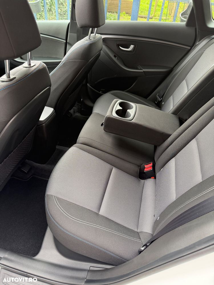 Hyundai i30 blue Kombi 1.6 CRDi Passion - 5
