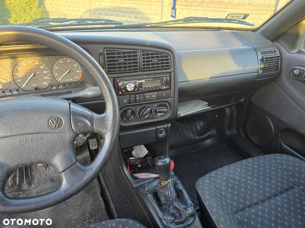 Volkswagen Passat 1.8 GL - 4