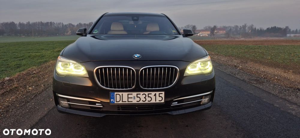 BMW Seria 7 730Ld Edition Exclusive - 12
