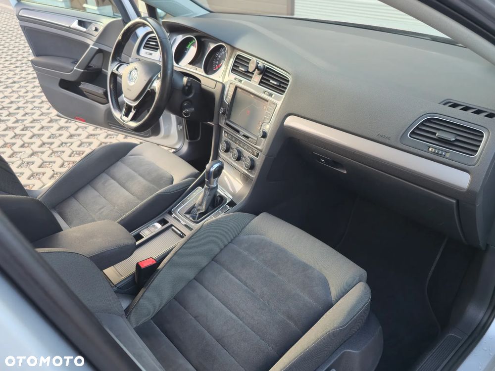Volkswagen Golf - 20
