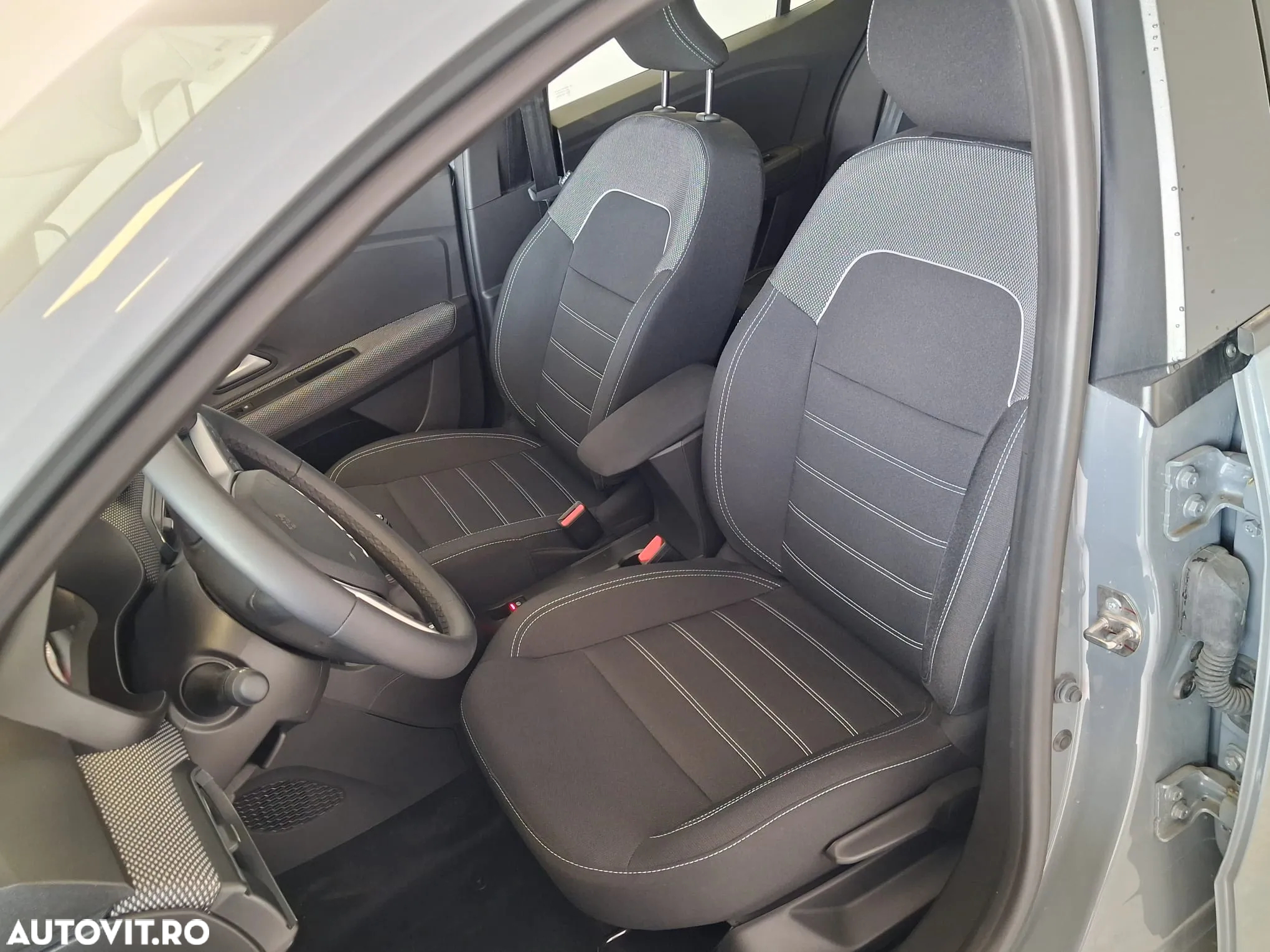 Dacia Logan TCe 90 MT6 Prestige - 8
