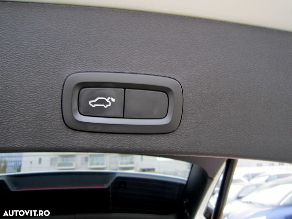 Volvo XC 40 D3 AWD Geartronic Momentum - 24