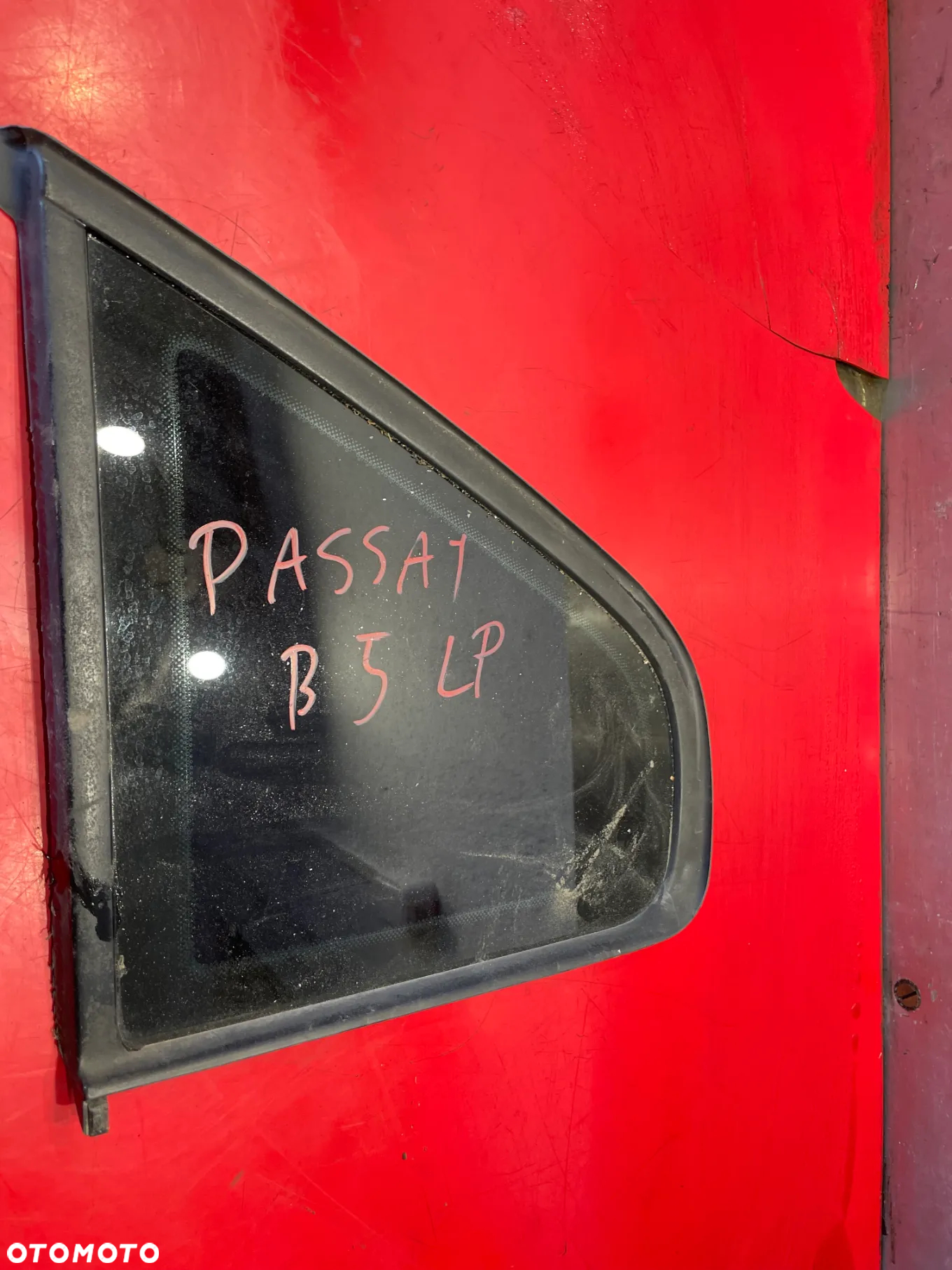 SZYBA KAROSERYJNA PRAWA VW PASSAT B5 - 2