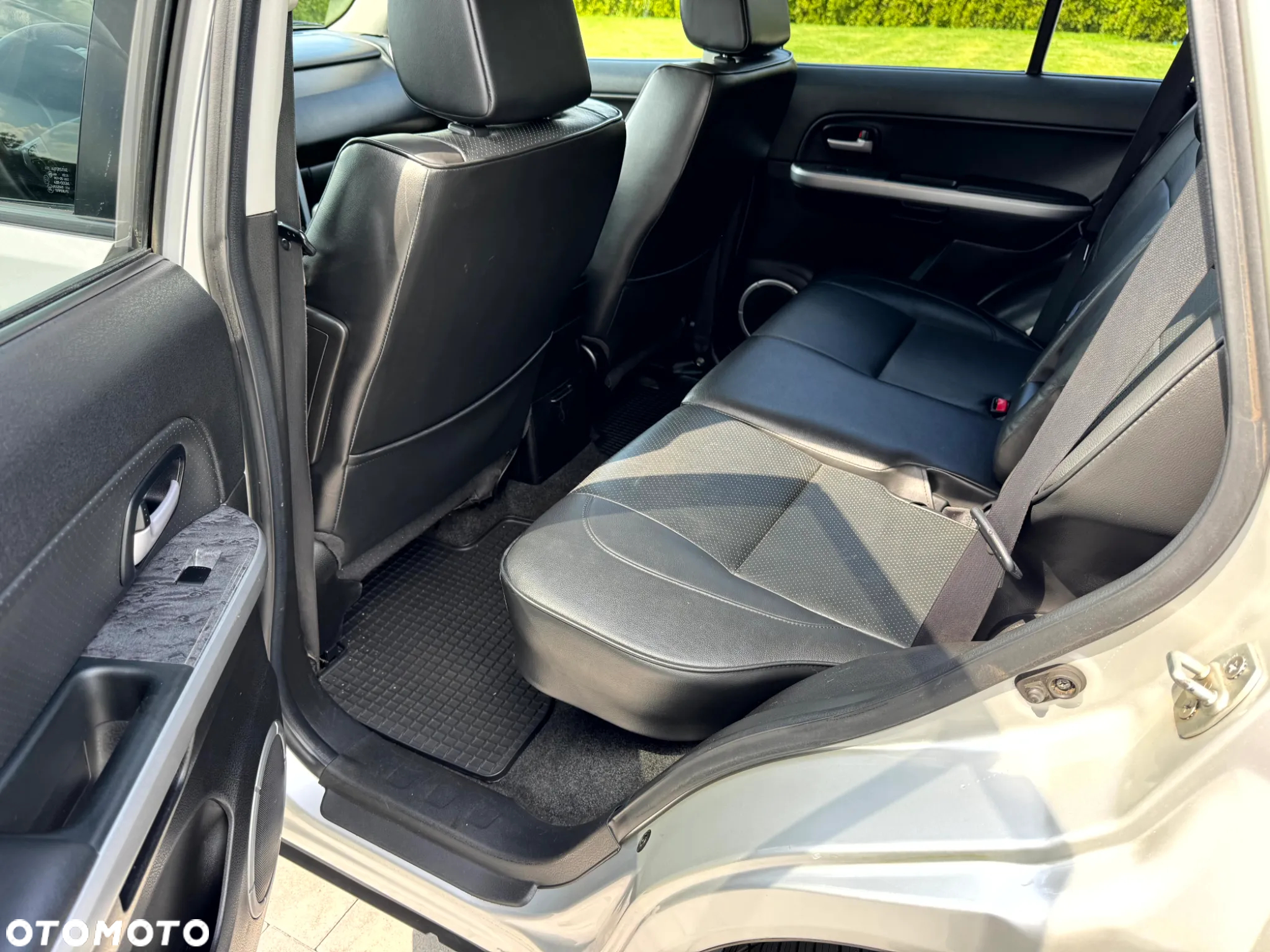 Suzuki Grand Vitara 2.4 De Luxe - 13