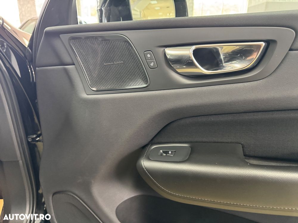 Volvo XC 60 T8 Twin Engine AWD Momentum Pro - 18
