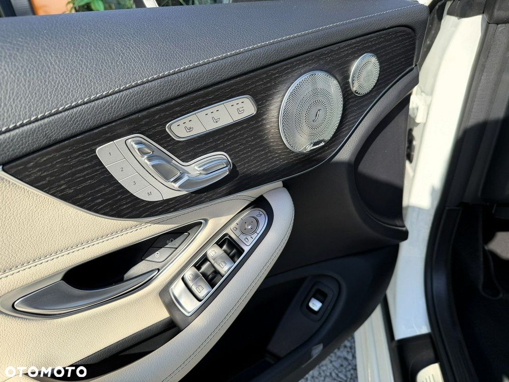 Mercedes-Benz Klasa C 300 4Matic 9G-TRONIC AMG Line - 15