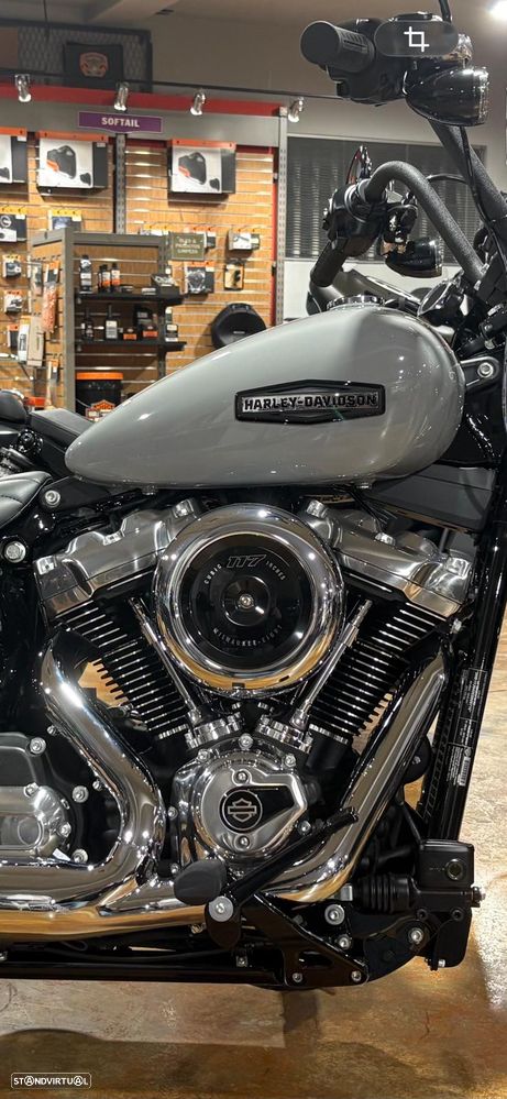 Harley-Davidson Softail Street Bob 117 - 3