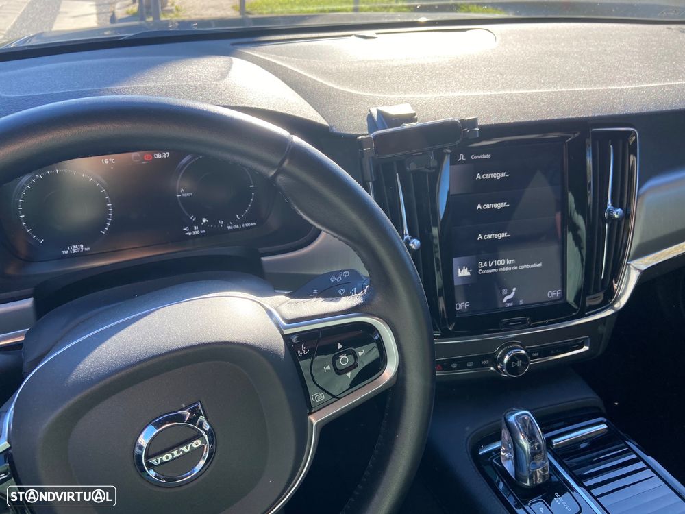 Volvo V90 2.0 T8 Momentum AWD Geartronic - 3