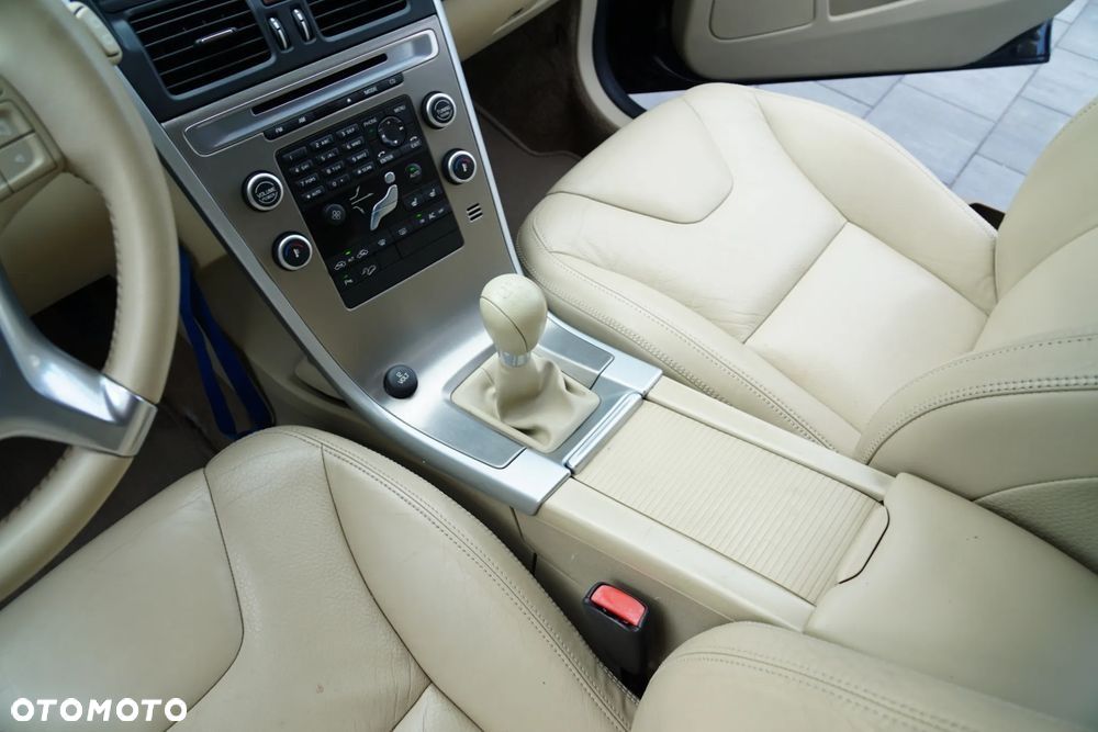 Volvo XC 60 D5 AWD - 38