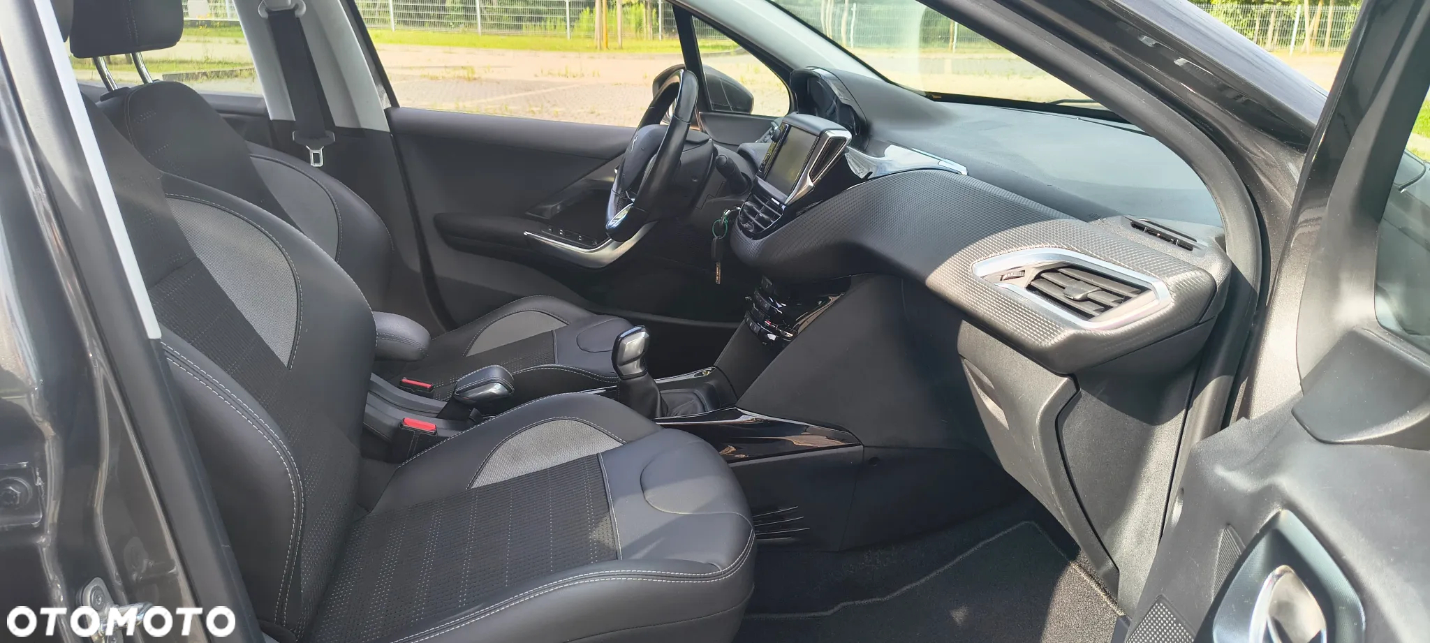 Peugeot 2008 1.2 Pure Tech Allure S&S - 13