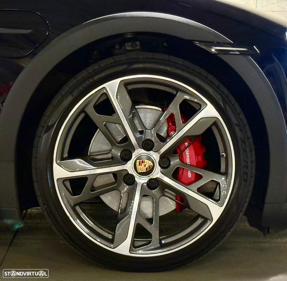 Porsche Taycan Cross Turismo - 11