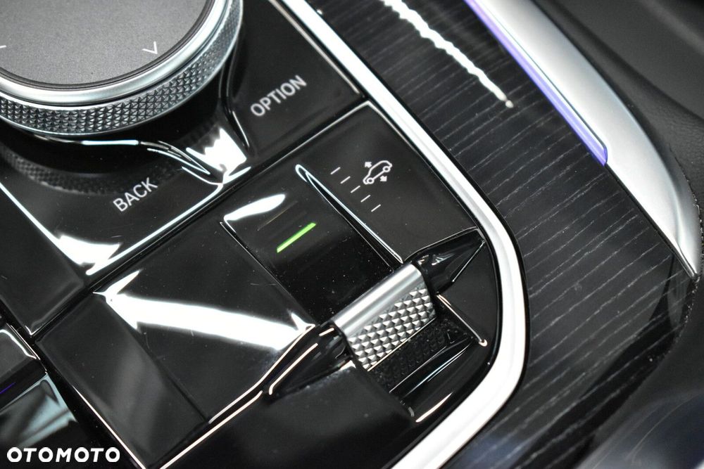 BMW X7 - 25