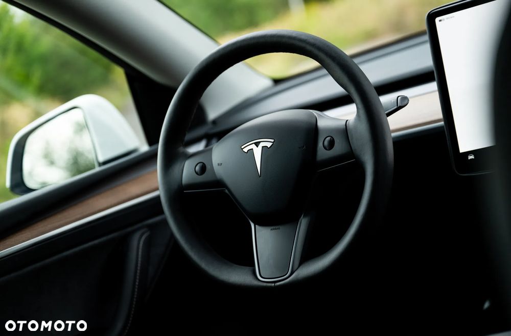 Tesla Y Model RWD - 28