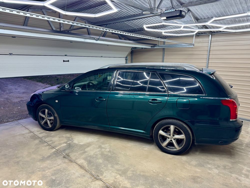 Toyota Avensis 1.8 VVT-i Combi - 13