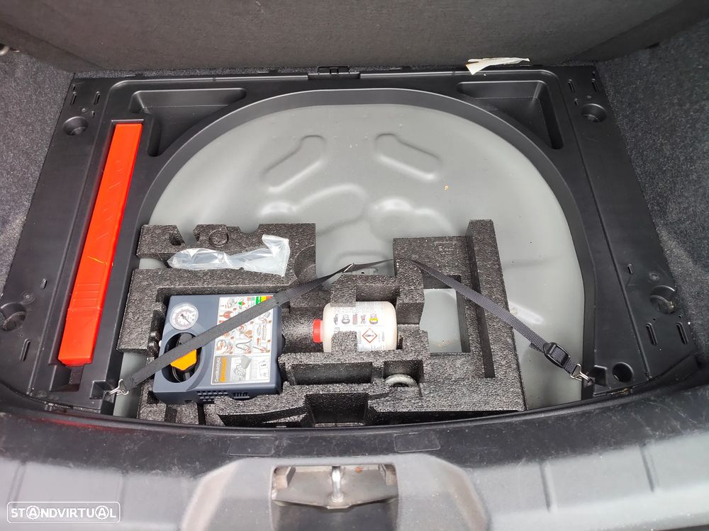 Volvo V40 Cross Country - 27