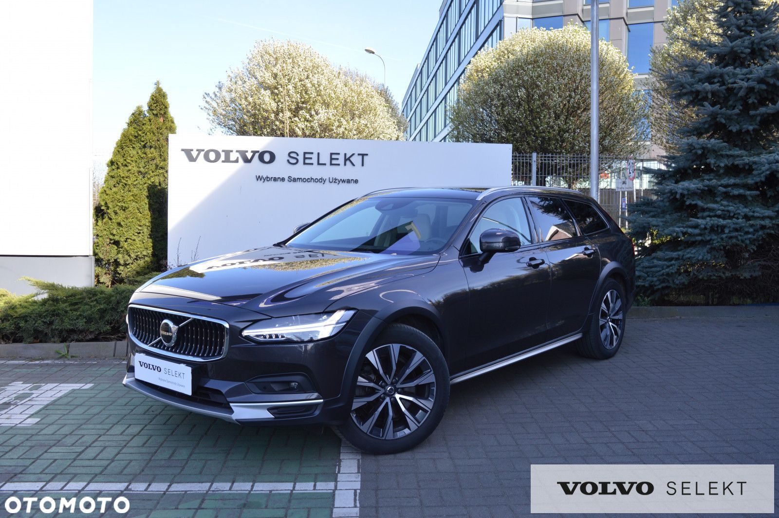 Volvo V90 Cross Country - 1