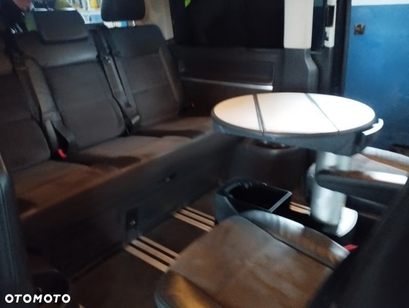 Volkswagen Multivan - 10