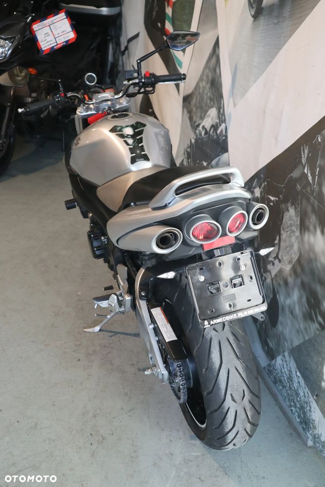Suzuki GSR - 10