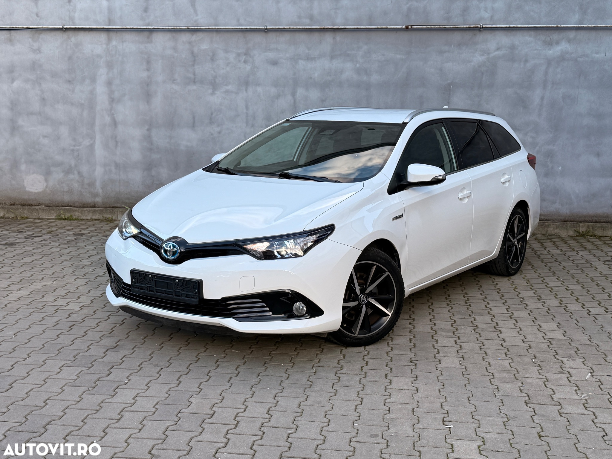 Toyota Auris 1.8 VVT-i Hybrid Automatik Comfort - 2