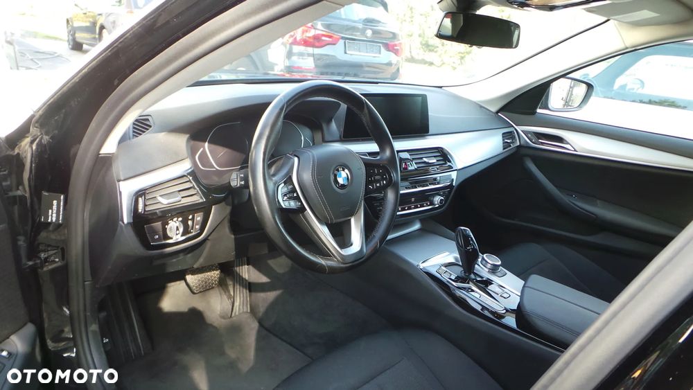 BMW Seria 5 530e Touring - 11