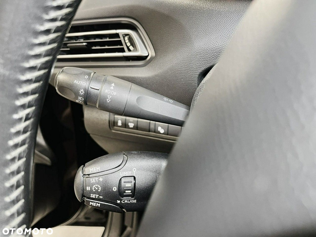 Peugeot 308 SW BlueHDi 150 Automatik Stop & Start Allure - 21