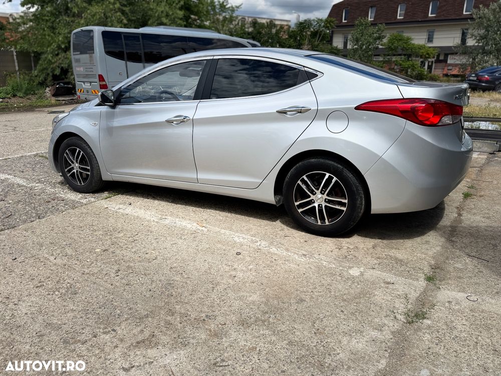 Hyundai Elantra 1.6 MPi Exclusive - 11
