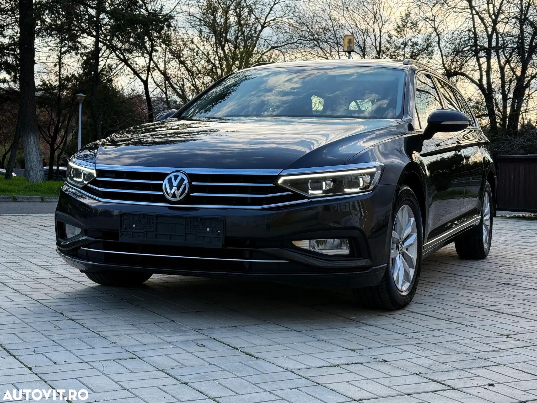 Volkswagen Passat 2.0 TDI SCR Business - 1