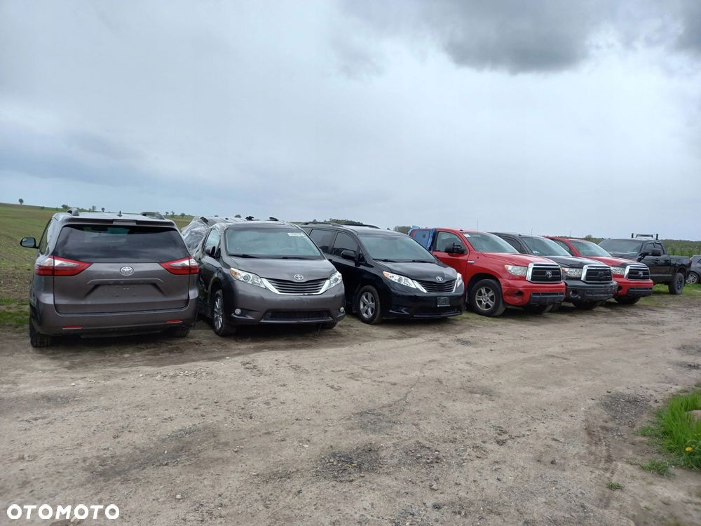 Toyota Urban Cruiser Fotele Skóra TYŁ PASY VAN 4x4 - 15