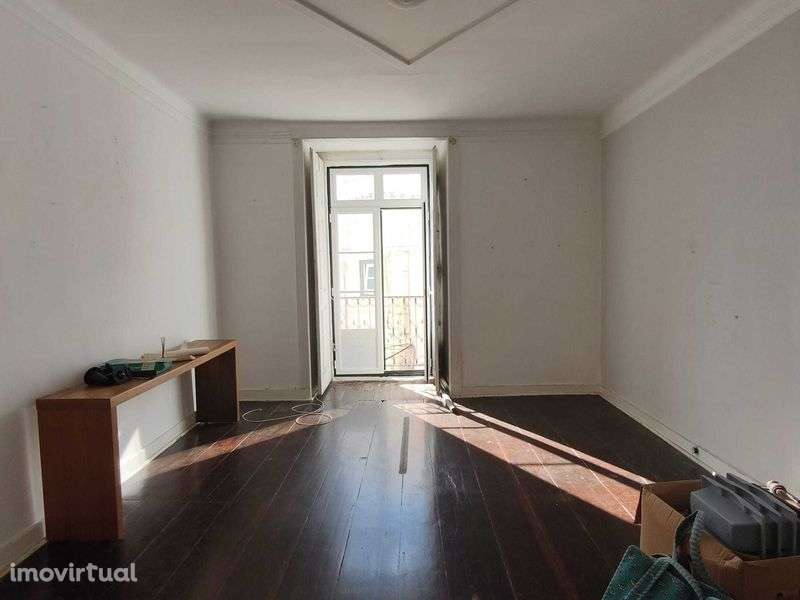 T3 com quintal, junto ao Castelo, para remodelação integral - Grande imagem: 5/12