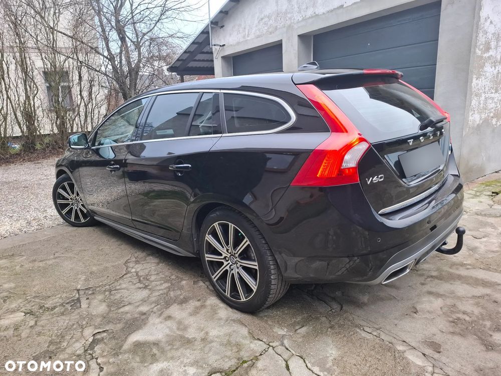 Volvo V60 D6 AWD Plug-in Hybrid R-Design Summum - 2