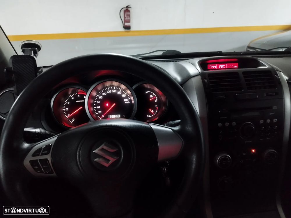 Suzuki Grand Vitara 1.9 DDiS X-Nature - 2