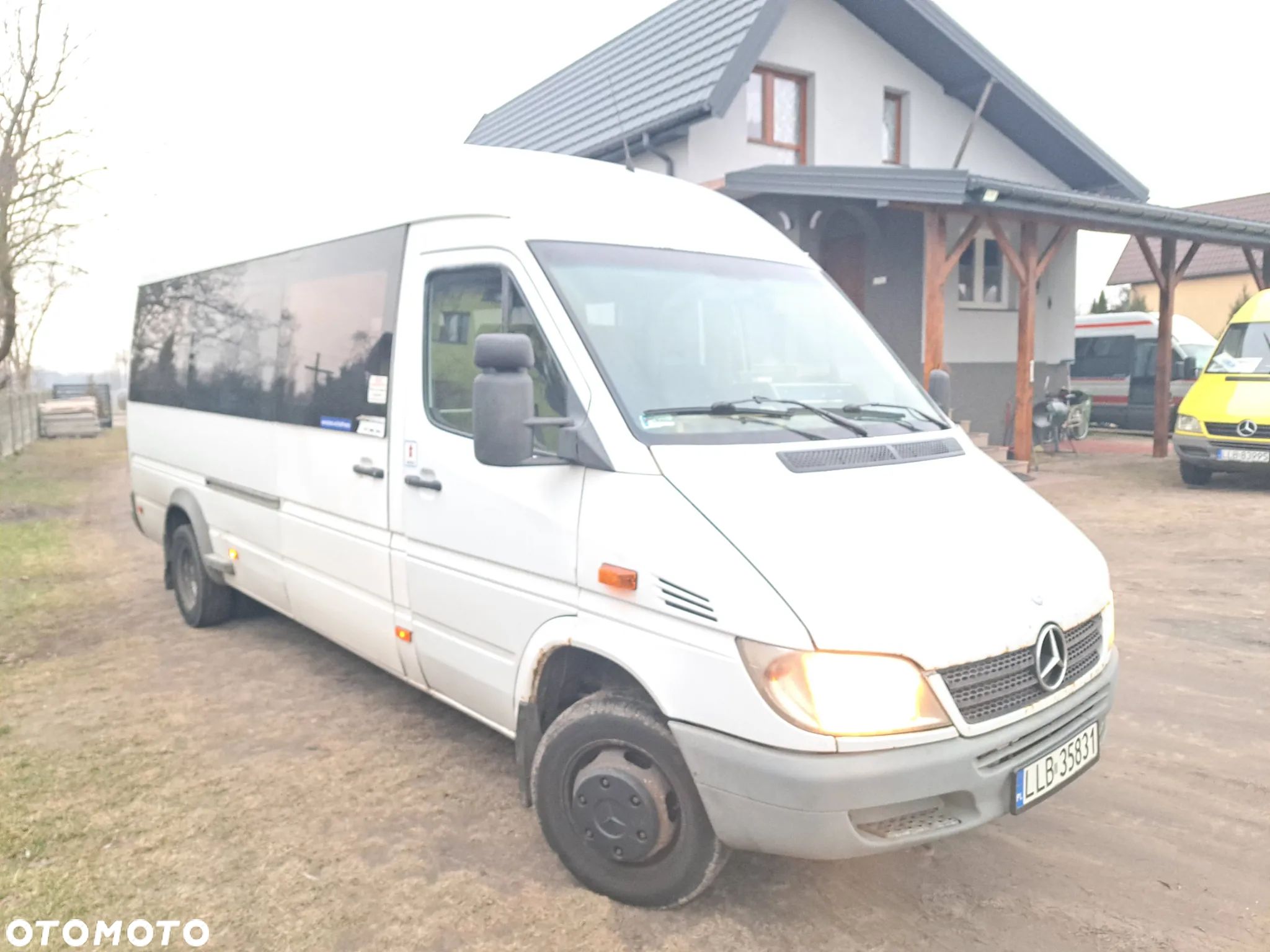 Mercedes-Benz 413 - 1