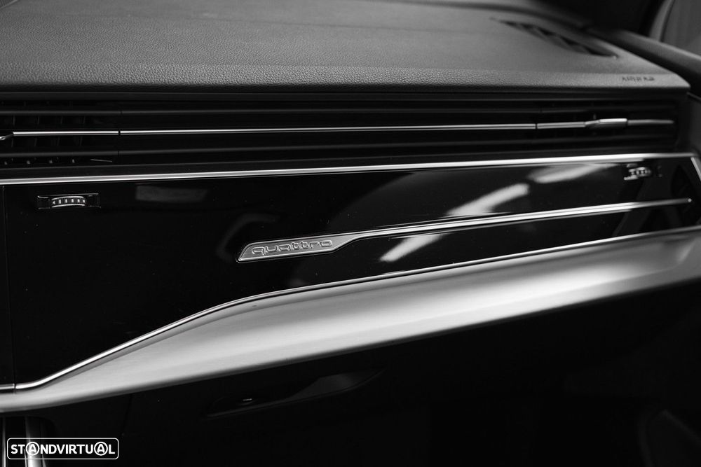 Audi Q7 55 TFSIe quattro S line Tiptronic - 37