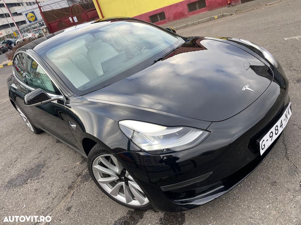 Tesla Model 3 - 1