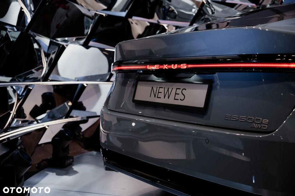 Lexus ES - 7