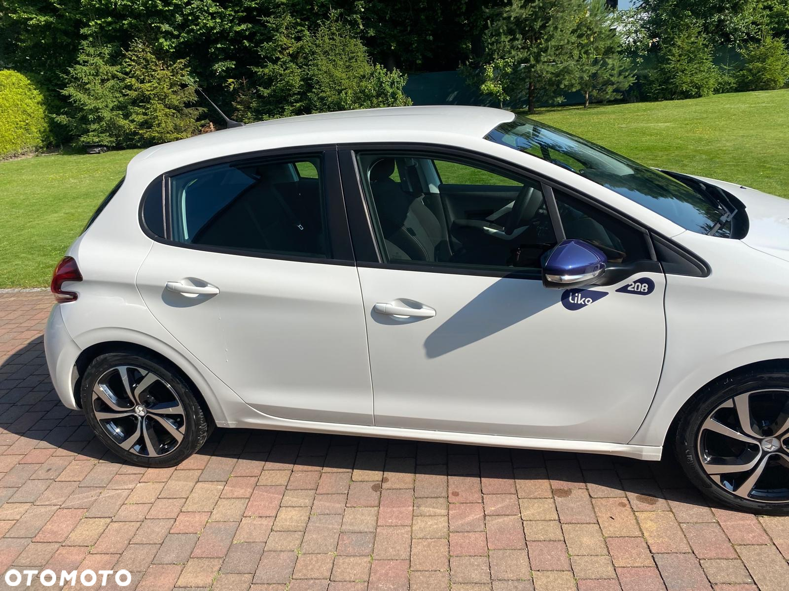 Peugeot 208 - 4