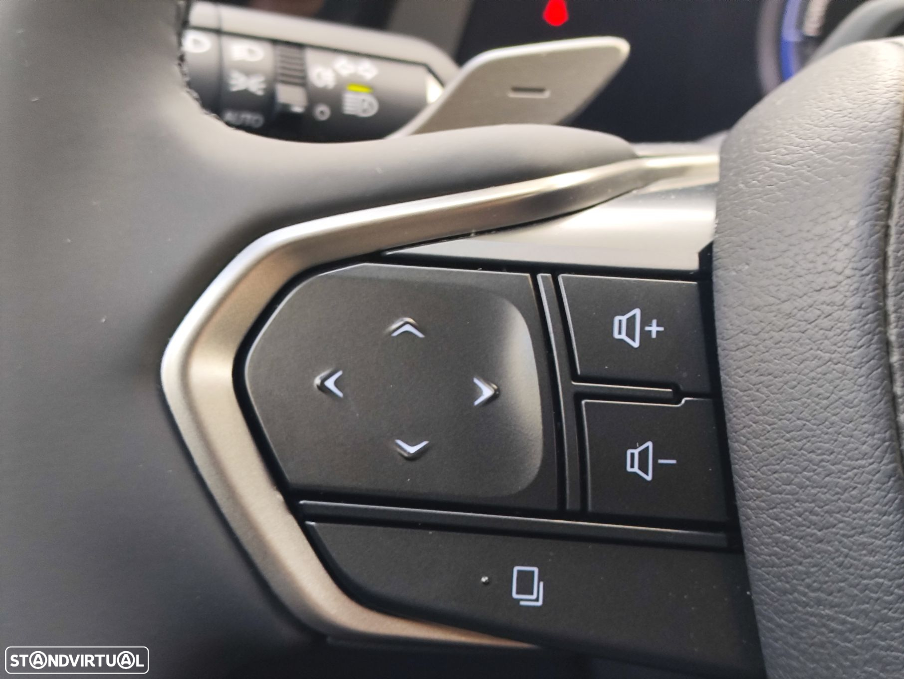 Lexus RZ 450e Premium Monotone c/ mala elétrica - 19