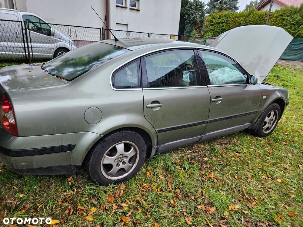 Volkswagen Passat 1.9 TDI Comfortline - 7