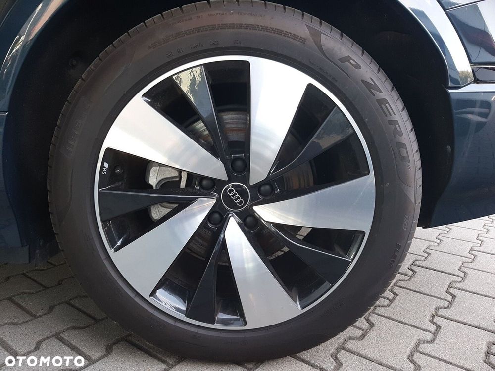 Audi Q6 e-tron - 12