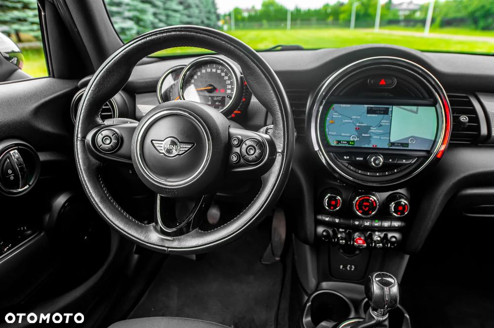 MINI Cooper Essential Trim - 8