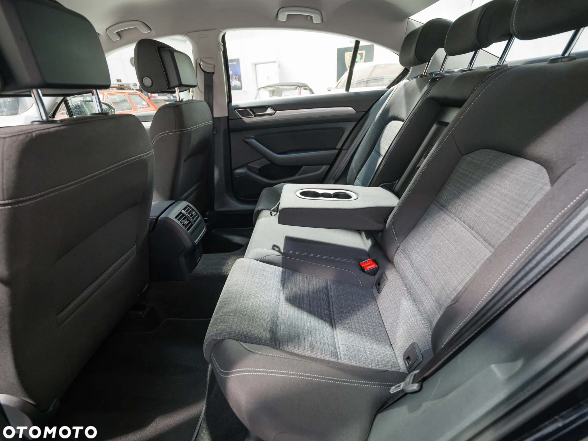 Volkswagen Passat 2.0 TDI EVO Business - 19