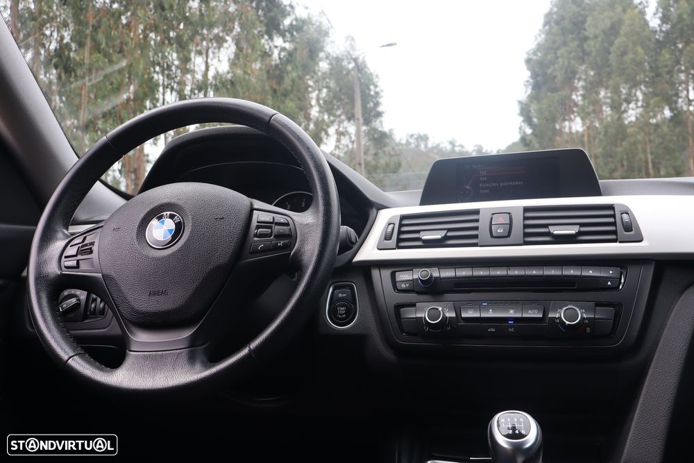 BMW 320 d xDrive Sport Line — fotografia 20