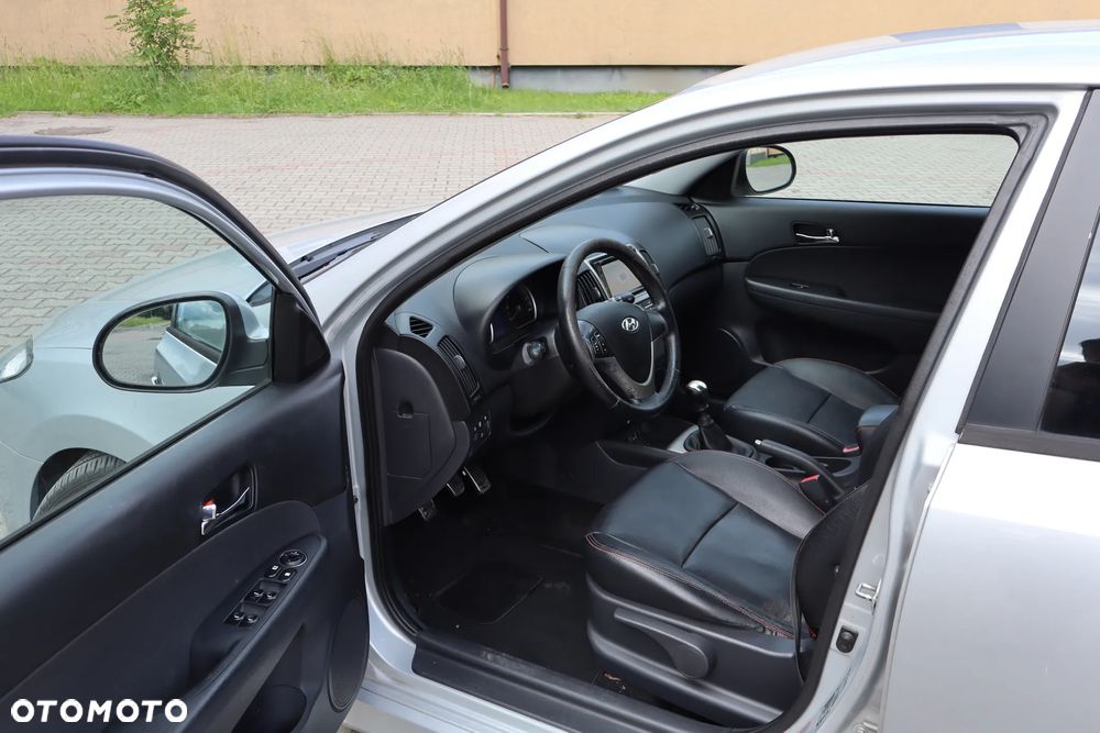 Hyundai i30 1.6 CRDi Classic + - 9